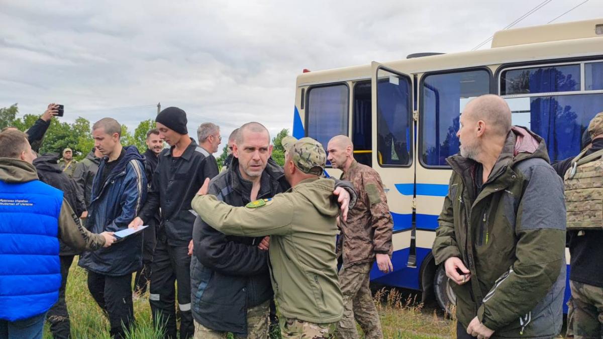 Майже 100 українських бійців повернули додому: відбувся черговий обмін полоненими / фото ОПУ