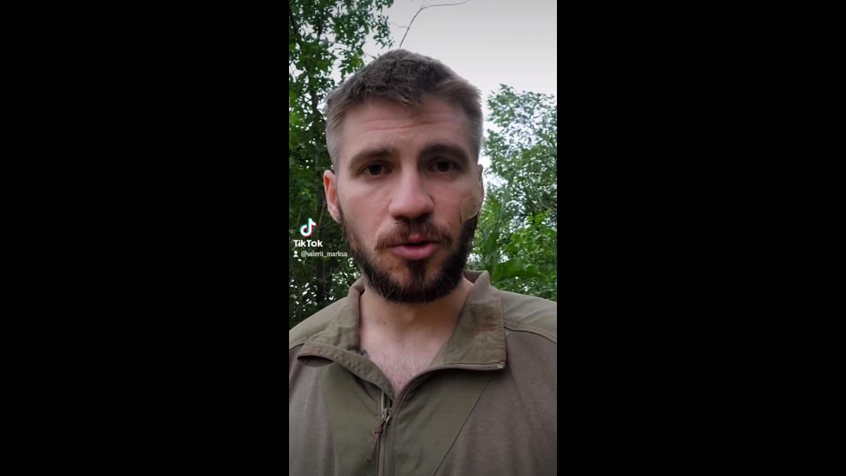 Окремо Маркус зазначив, що як представник командування ходить у штурми зі своїми бійцями / Скріншот Окремо Маркус зазначив, що як представник командування ходить у штурми зі своїми бійцями / Скріншот