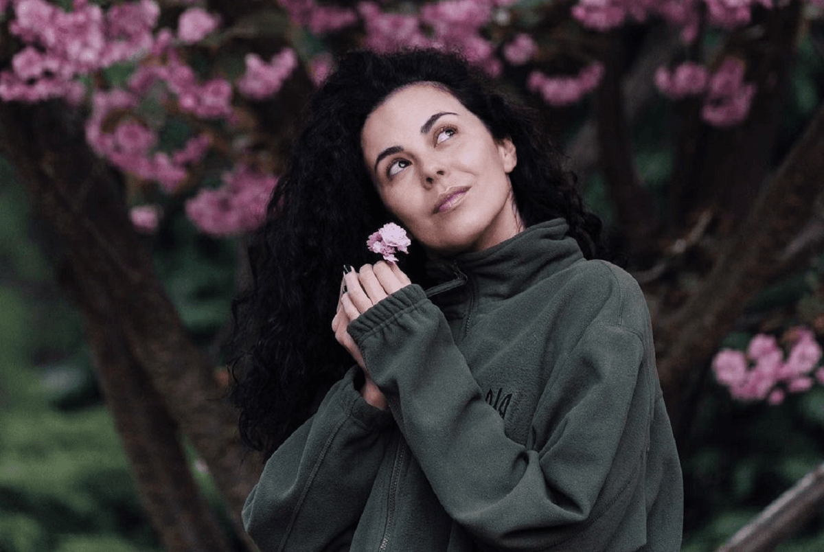 Настя Каменських позувала біля сакури / instagram.com/kamenskux Настя Каменських позувала біля сакури / instagram.com/kamenskux