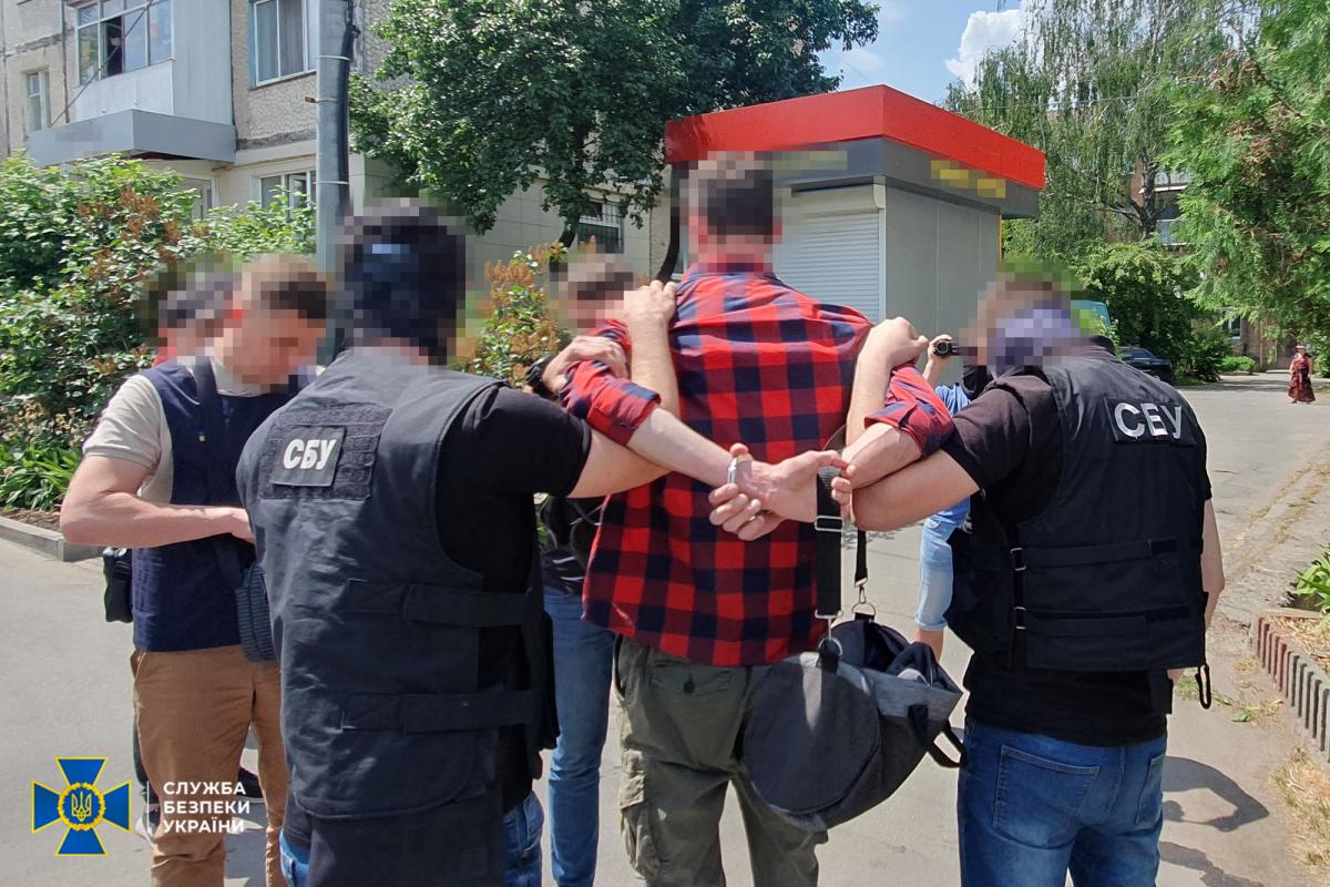 В Виннице задержали предателя Украины / фото СБУ В Виннице задержали предателя Украины / фото СБУ