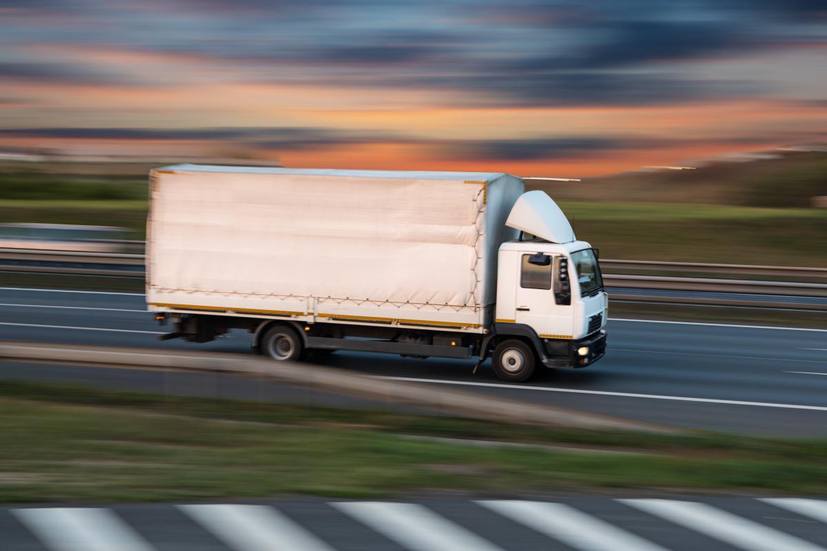 Великоваговому транспорту заборонено в’їзд у Київ та пересування містом / фото ua.depositphotos.com