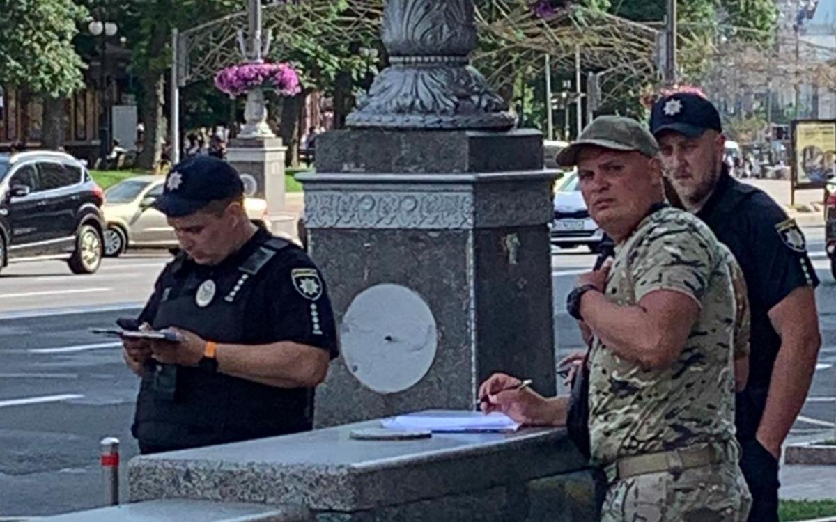 Псевдоволонтери продовжують збирати гроші в центрі Києва / фото facebook.com/igor.kotelianets Псевдоволонтери продовжують збирати гроші в центрі Києва / фото facebook.com/igor.kotelianets