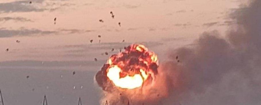 Окупанти в Херсонській області втратили великий склад: вибухає вже кілька годин Окупанти в Херсонській області втратили великий склад: вибухає вже кілька годин