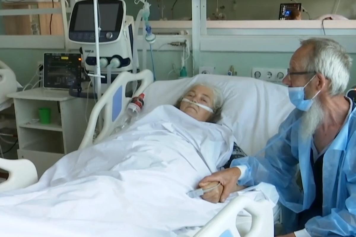 Мужчина нашел раненую жену в больнице Днепра, которую считал погибшей / скриншот Мужчина нашел раненую жену в больнице Днепра, которую считал погибшей / скриншот