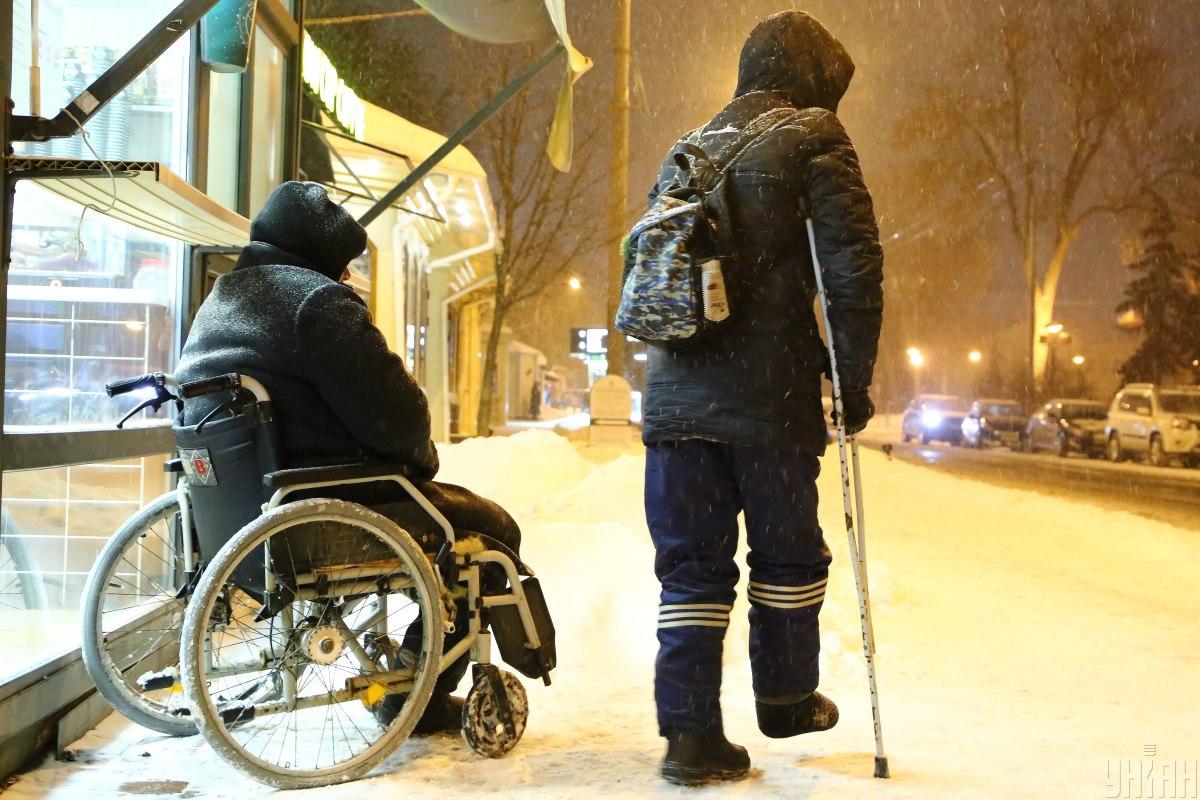 Часто людей з інвалідністю держава розглядає усереднено, наприклад, лише як особу, яка користується колісним кріслом / фото УНІАН
