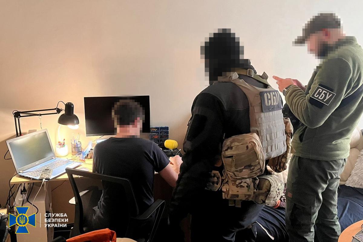 Правоохранители провели обыски в офисе ИТ-компании и в помещениях фигурантов / фото ssu.gov.ua Правоохранители провели обыски в офисе ИТ-компании и в помещениях фигурантов / фото ssu.gov.ua
