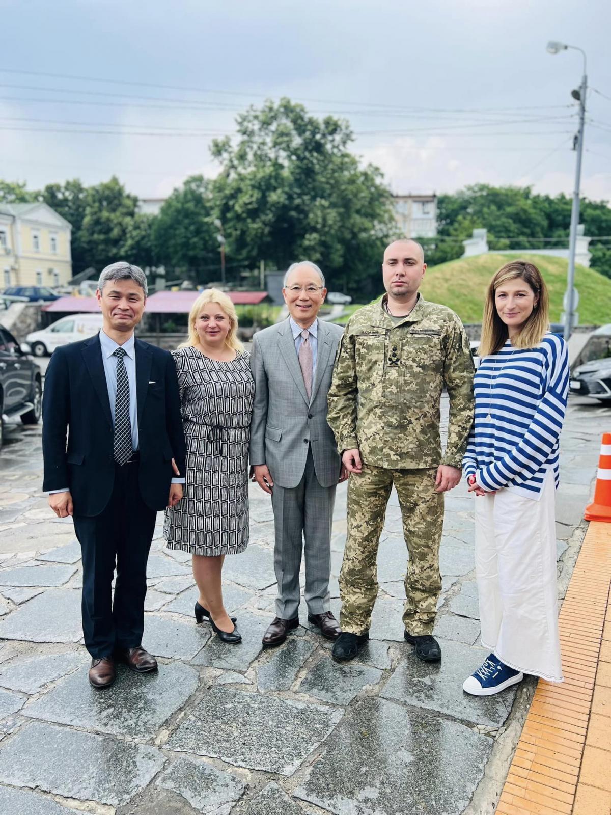Рашисти плодили різні фейки про Буданова, а він живий-живісінький / фото facebook.com/edzhaparova Рашисти плодили різні фейки про Буданова, а він живий-живісінький / фото facebook.com/edzhaparova