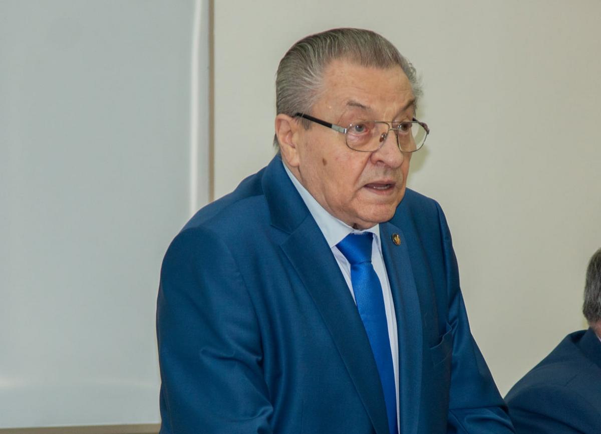 Сексистський скандал у львівському виші: у ректора знайшли фейкові титули Сексистський скандал у львівському виші: у ректора знайшли фейкові титули