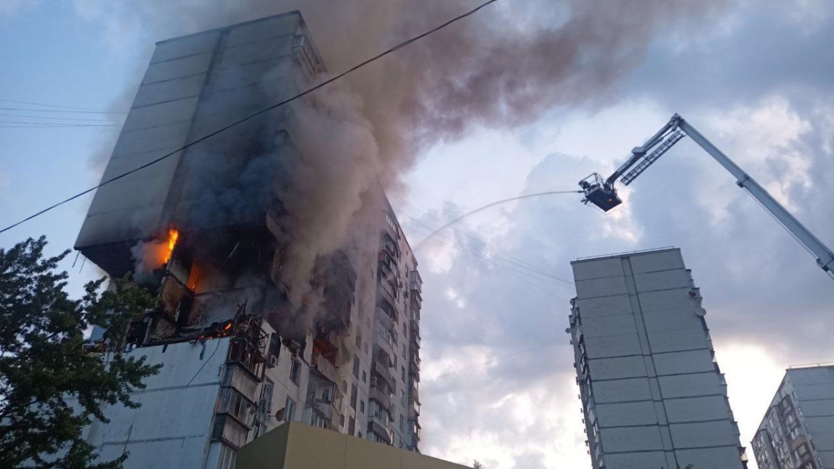 У столичній багатоповерхівці стався вибух газу / фото ДСНС України