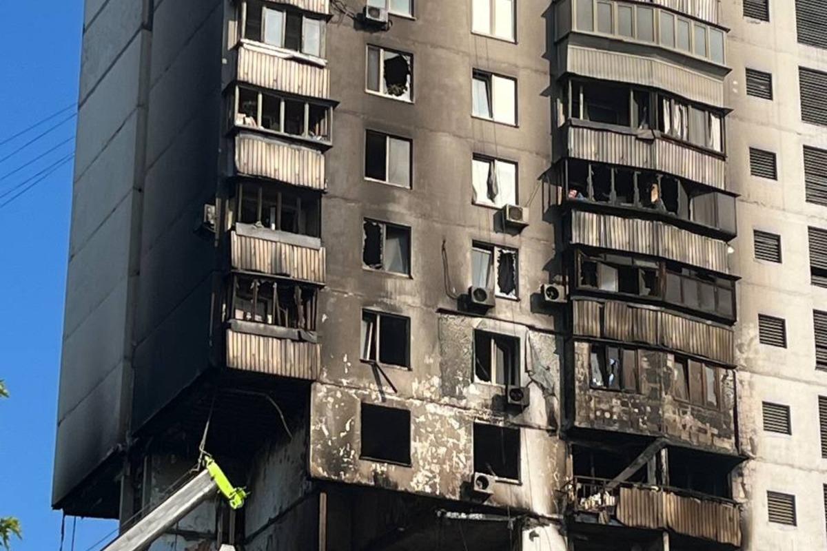 В результате взрыва 16-этажки в Киеве без жилья остался спортивный комментатор Роберто Моралес / фото facebook.com/romoralesmunoz В результате взрыва 16-этажки в Киеве без жилья остался спортивный комментатор Роберто Моралес / фото facebook.com/romoralesmunoz