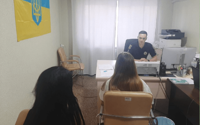 За действия девушек будут отвечать их родители / фото полиции Харьковской области За действия девушек будут отвечать их родители / фото полиции Харьковской области