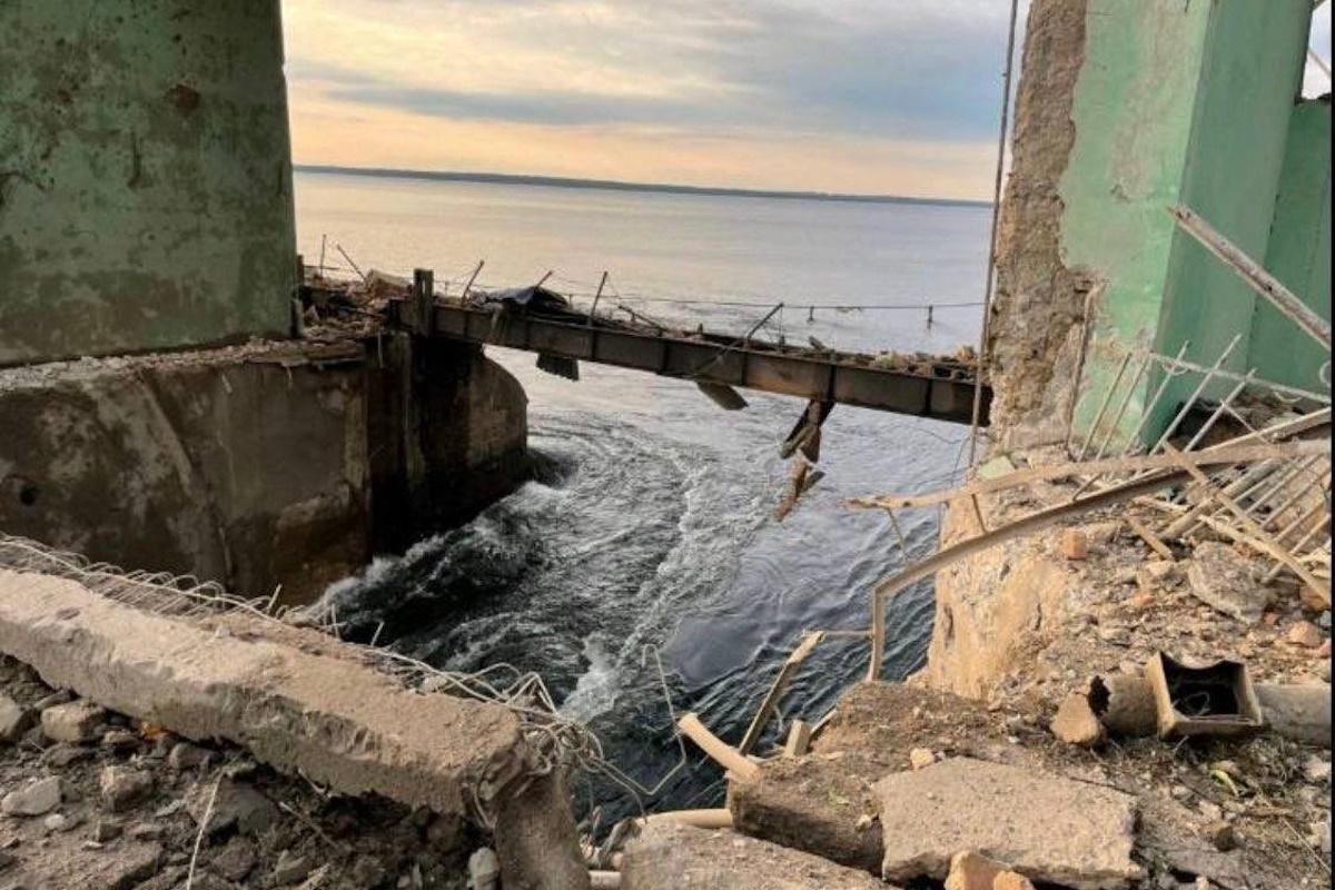 Дамба в Кривом Роге после ракетного удара 14 сентября / фото t.me/V_Zelenskiy_official Дамба в Кривом Роге после ракетного удара 14 сентября / фото t.me/V_Zelenskiy_official
