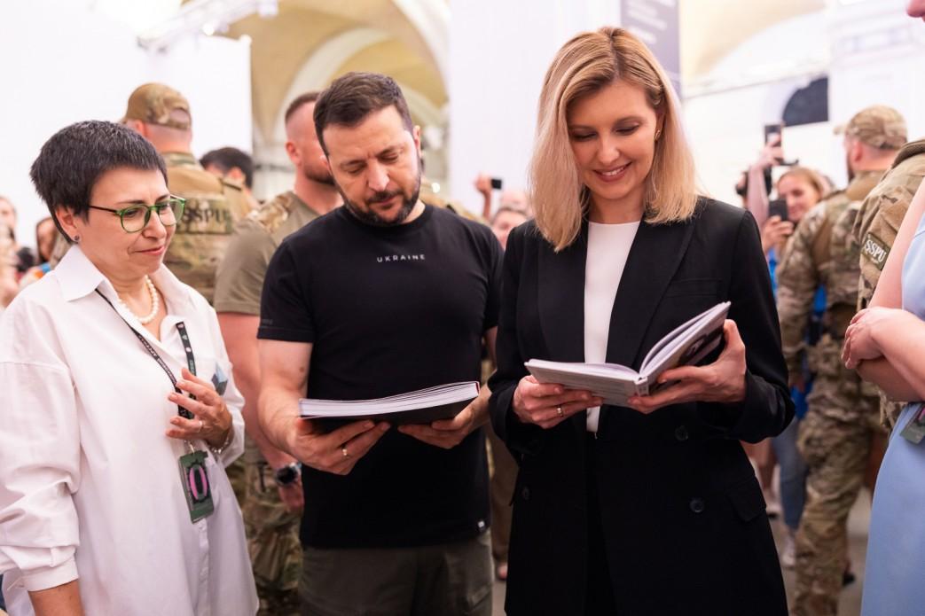 Президента підтримують дружина та діти / фото president.gov.ua Президента підтримують дружина та діти / фото president.gov.ua