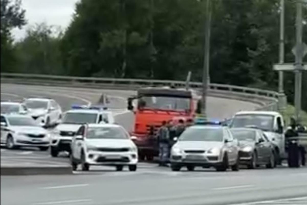 Вокруг Москвы обустраивают блокпосты / скриншот Вокруг Москвы обустраивают блокпосты / скриншот