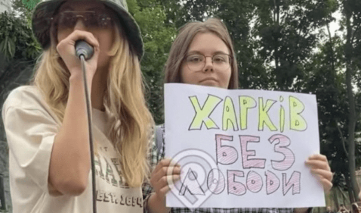 Девочке, которая протестовала против Лободы в Харькове, угрожали / скриншот Девочке, которая протестовала против Лободы в Харькове, угрожали / скриншот