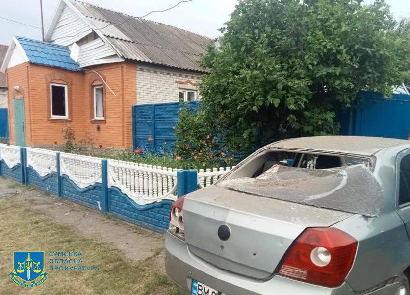 Під час обстрілу пошкоджено два приватні будинки, господарські будівлі та легковий автомобіль / фото t.me/pgo_gov_ua Під час обстрілу пошкоджено два приватні будинки, господарські будівлі та легковий автомобіль / фото t.me/pgo_gov_ua