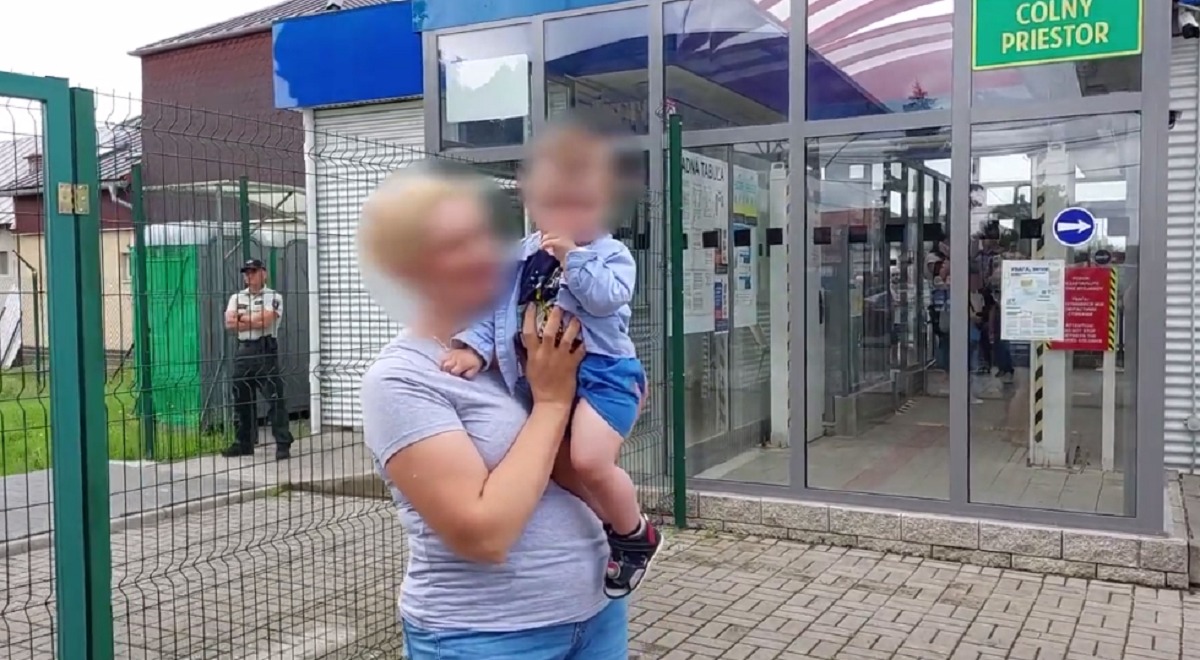 Мать согласилась продать своего 11-месячного сына / скриншот с видео Мать согласилась продать своего 11-месячного сына / скриншот с видео