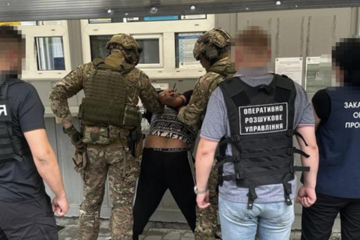 Задержание злоумышленника / фото ГУНП в Закарпатской области Задержание злоумышленника / фото ГУНП в Закарпатской области