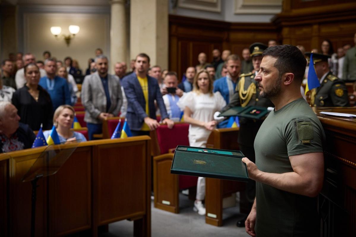 Зеленский в Раде вручил награды военным / фото president.gov.ua Зеленский в Раде вручил награды военным / фото president.gov.ua