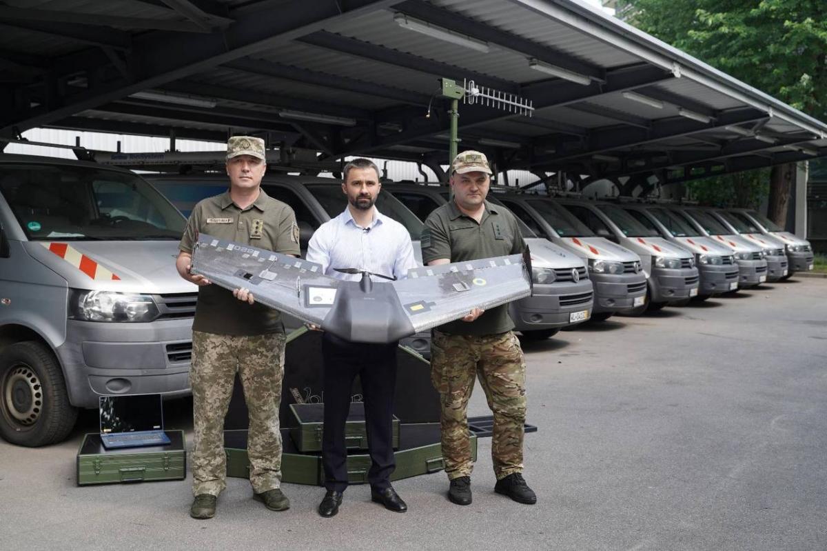 'Стальной фронт' передал украинским пограничникам пикапов и БПЛА на 15 миллионов 'Стальной фронт' передал украинским пограничникам пикапов и БПЛА на 15 миллионов