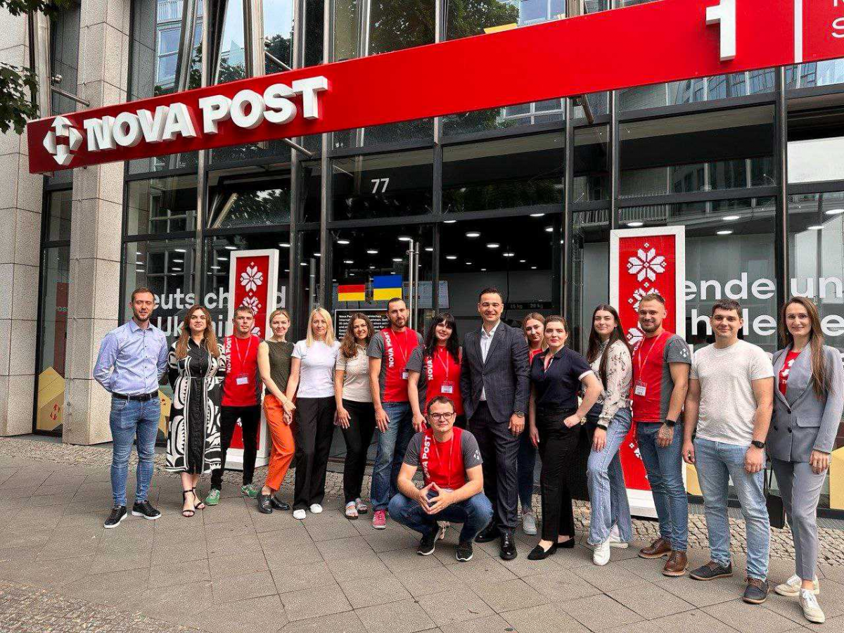 "Нова пошта" відкрила перше відділення в Німеччині / фото "Нової пошти" "Нова пошта" відкрила перше відділення в Німеччині / фото "Нової пошти"