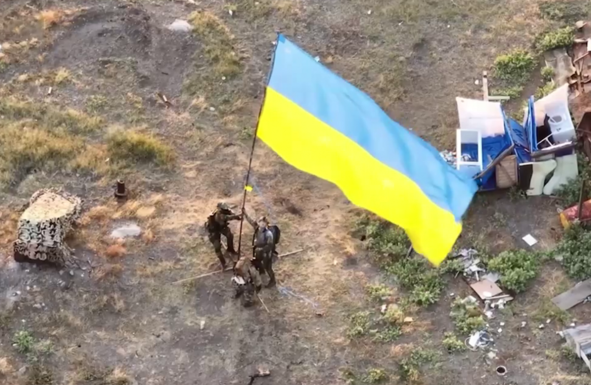 Залужний показав епічний ролик звільнення острова Зміїний Силам оборони / скріншот