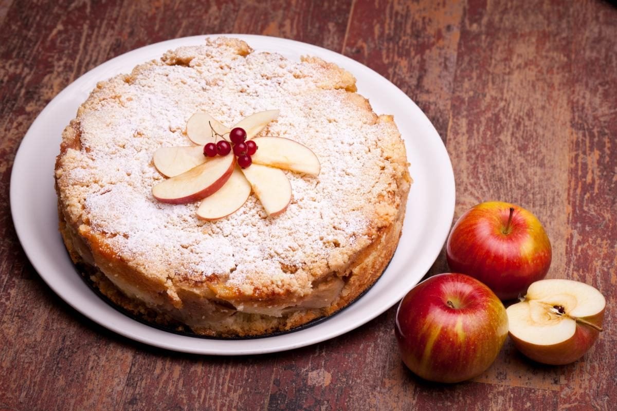 Пирог с яблоками на кефире — 12 рецептов