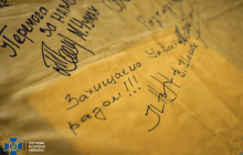 Стала известна судьба флага, за который россияне подрались с украинским депутатом (фото)