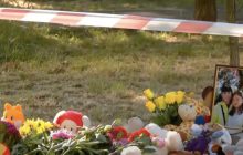 У Києві на місці трагедії з’явився стихійний меморіал: загиблій дівчинці написали листа (фото)