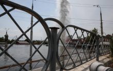 Россияне обстреливают Херсон во время эвакуации: есть пострадавшие (фото, видео)