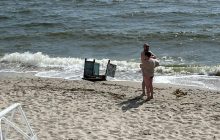 Будинки, плити, меблі: в Одесі пляжі забиті "дарами моря" після підриву Каховської ГЕС