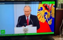 Более полугода деоккупации Херсона: на телевидении снова "крутят" Путина (фото)