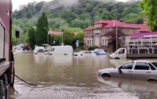 Российский город Сочи ушел под воду из-за дождей (видео)