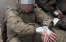 Українські захисники взяли полонених під час штурму на Донеччині (відео)