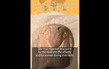 Жінка випадково знайшла на пляжі давньоєгипетську статуетку, якій 3 тисячі років