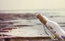 Женщина прогуливалась по пляжу и обнаружила неожиданную находку (фото)