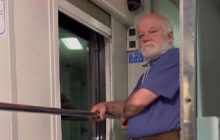 "Бог послал мне женщину": пассажир цеплялся к девушке, проводник "убил" объяснением (видео)