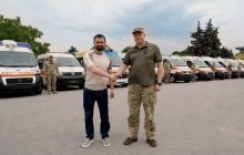 Украинские бойцы получили от Метинвеста более 410 автомобилей и 1,2 млн литров горючего