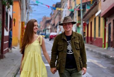 Дружина Дмитра Комарова зачарувала стрункими формами у відвертій сукні (фото)