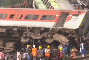 Зіткнення поїздів в Індії: кількість загиблих зросла перевищила 200 осіб (відео)