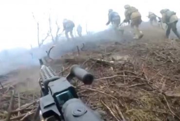 Украинский военный показал ожесточенный бой на окраинах Бахмута (видео)