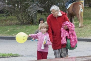 Аня щаслива у новій сім'ї: історія найстаршої матері України отримала продовження