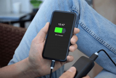 До скількох відсотків потрібно заряджати та розряджати телефон: є точна відповідь