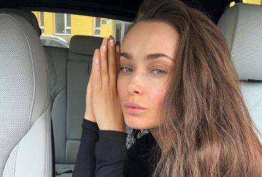 Ксенія Мішина в купальнику здивувала фанів: Ідеал краси