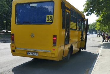 Развелось вас здесь: в Ривне маршрутчик оскорбил мать погибшего бойца и поплатился