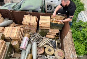 На Харьковщине нашли российский склад с более чем 10 тоннами БК и зенитной установкой