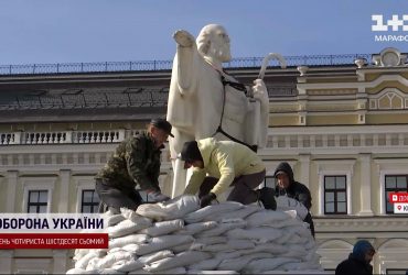 Рік у мішках з піском: на Михайлівській площі можна знову побачити Княгиню Ольгу