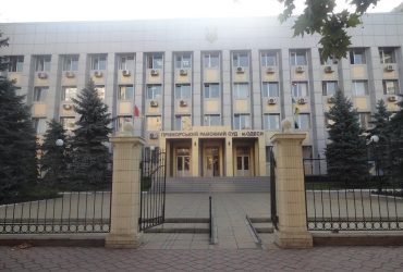 Избили кулаками: в Одессе за нападение на журналистов условно осуждены два охранника Муниципальной стражи