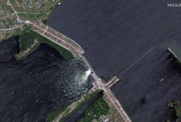 Зеленський про підрив дамби Каховської ГЕС: Усі служби працюють, скликаю РНБО
