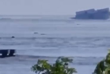 ГЕСу просто нема: Каховську дамбу остаточно змило водою (відео)